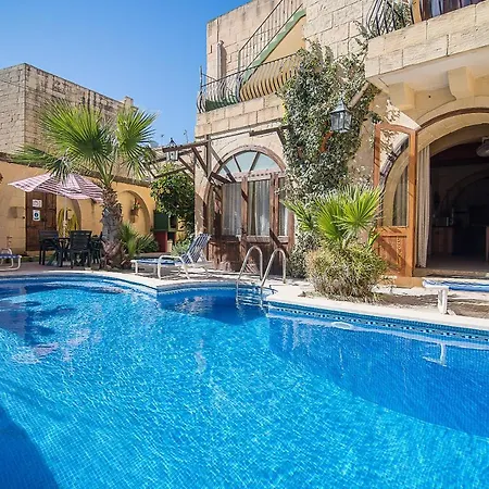 4 Bedroom Corner With Private Pool In Zebbug Gozo Holiday home *