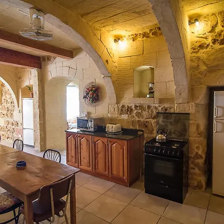 4 Bedroom Corner With Private Pool In Zebbug Gozo