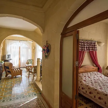 Дом отдыха 4 Bedroom Corner With Private Pool In Zebbug Gozo