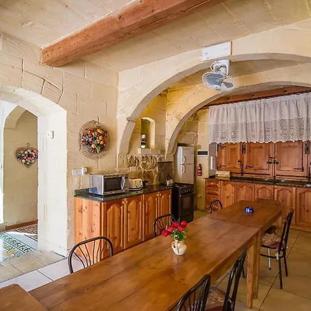 Semesterbostad 4 Bedroom Corner With Private Pool In Zebbug Gozo