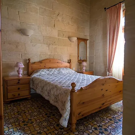 Semesterbostad 4 Bedroom Corner With Private Pool In Zebbug Gozo
