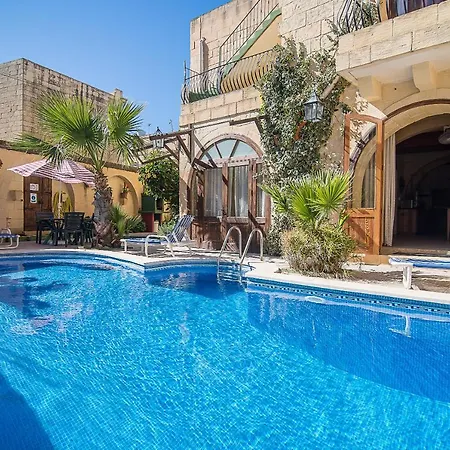 4 Bedroom Corner With Private Pool In Zebbug Gozo Semesterbostad *