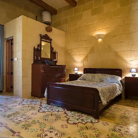 4 Bedroom Corner With Private Pool In Zebbug Gozo Semesterbostad