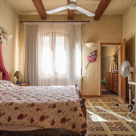 Semesterbostad 4 Bedroom Corner With Private Pool In Zebbug Gozo *