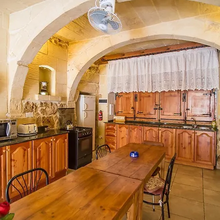 4 Bedroom Corner With Private Pool In Zebbug Gozo Semesterbostad Zebbug (Gozo)