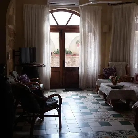 Semesterbostad 4 Bedroom Corner With Private Pool In Zebbug Gozo *