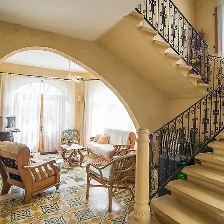 Semesterbostad 4 Bedroom Corner With Private Pool In Zebbug Gozo *