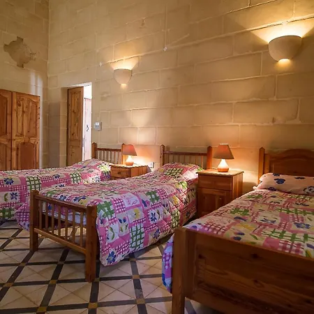 Semesterbostad 4 Bedroom Corner With Private Pool In Zebbug Gozo