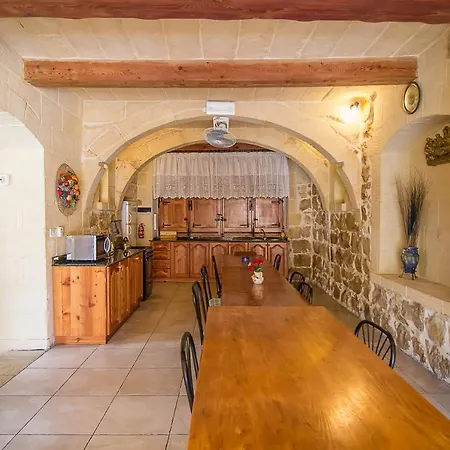 4 Bedroom Corner With Private Pool In Zebbug Gozo * Zebbug (Gozo)