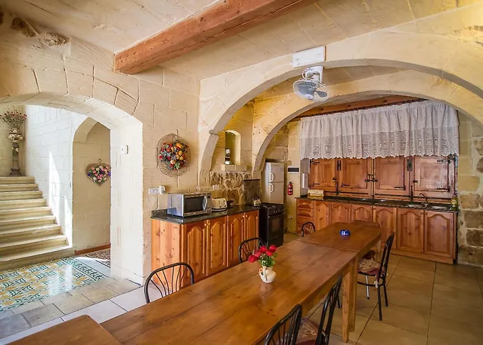 Σπίτι διακοπών 4 Bedroom Corner With Private Pool In Zebbug Gozo