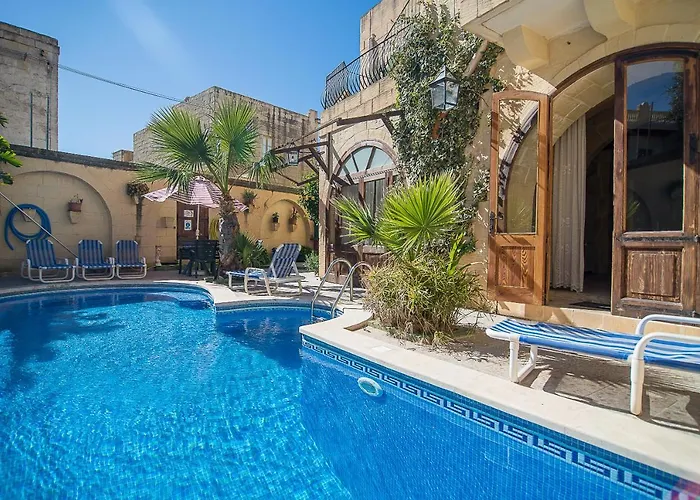 4 Bedroom Corner With Private Pool In Zebbug Gozo *