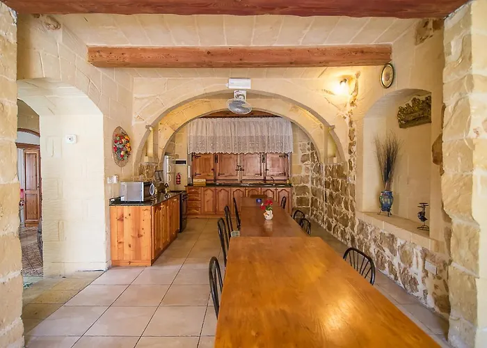 4 Bedroom Corner With Private Pool In Zebbug Gozo * Zebbug (Gozo)